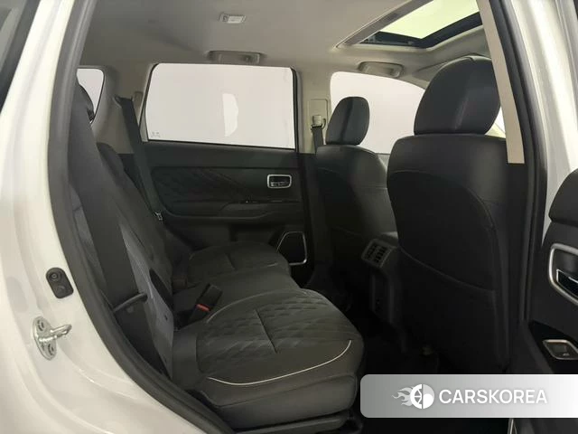 Mitsubishi  Outlander 2022 Белый из Китая, фото 5