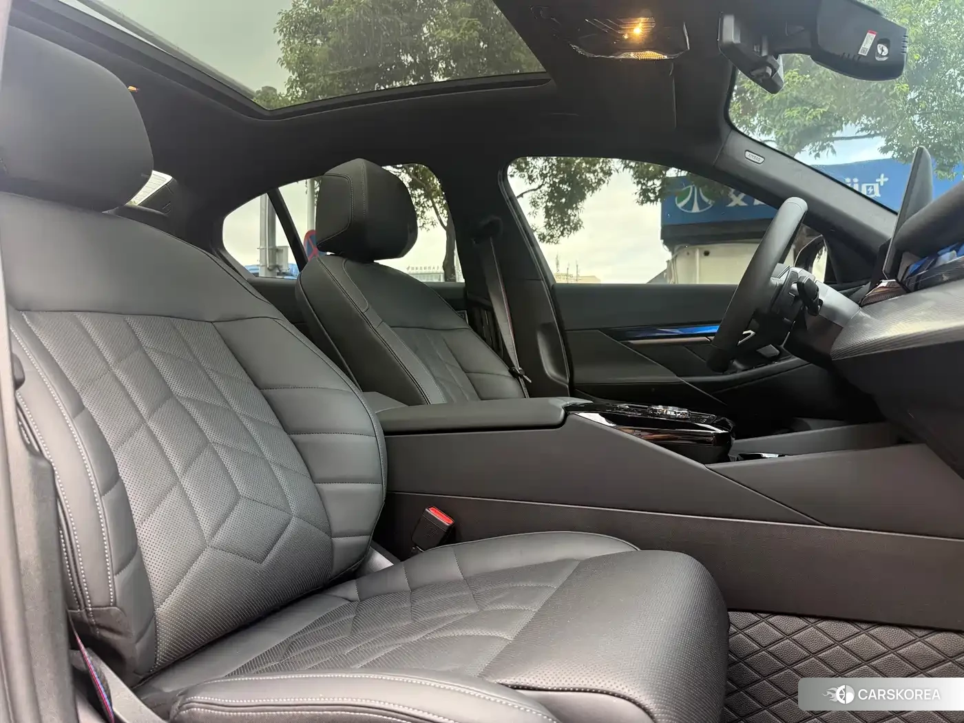 BMW 5 series 2026 Черный из Китая, фото 5