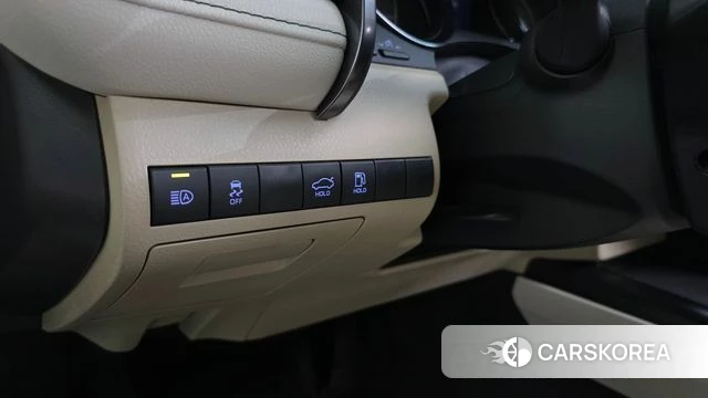 Toyota Camry (XV70) 2023 Серебристо-серый из Кореи, фото 5