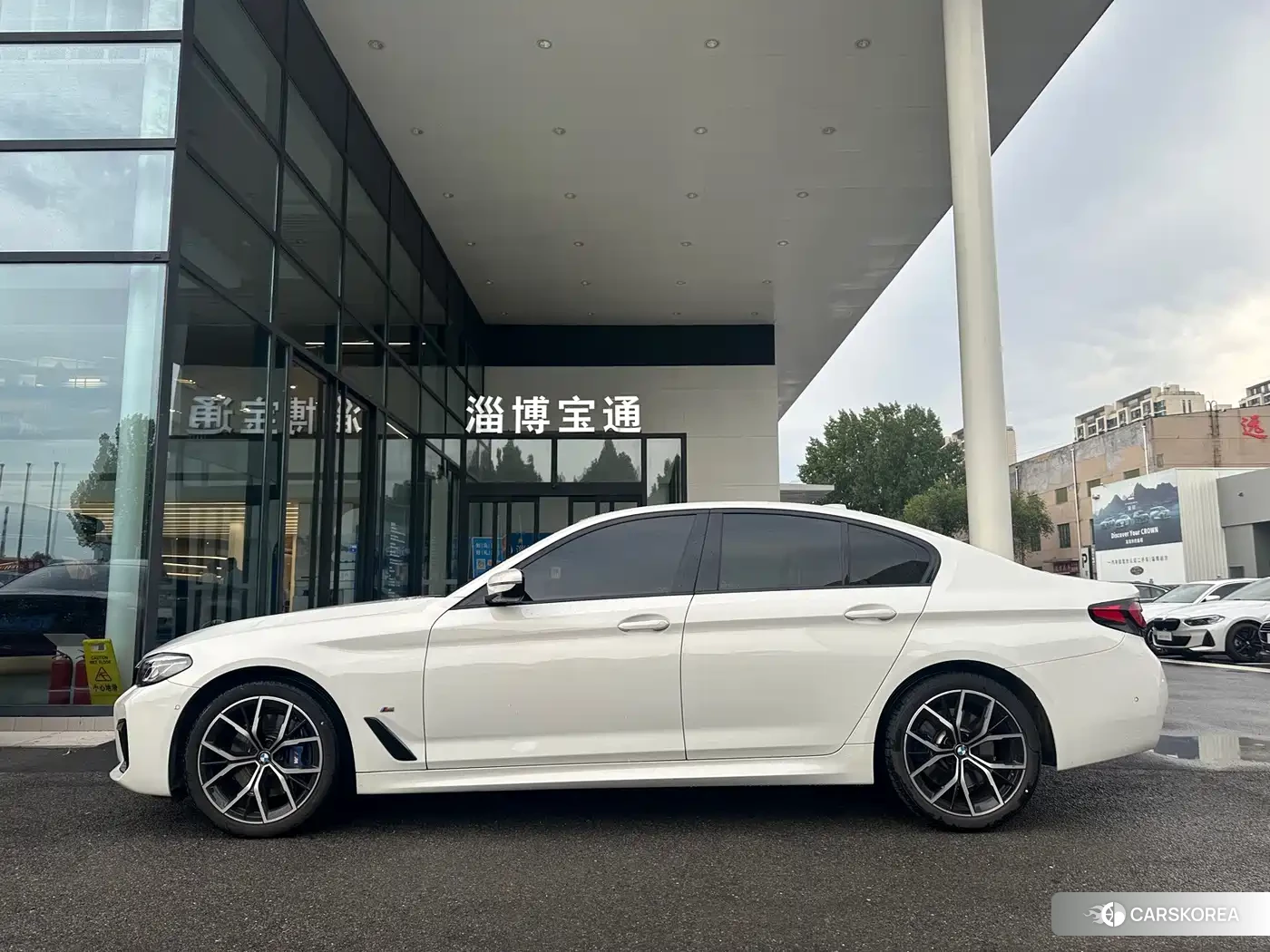 BMW 5 series 2023 Белый из Китая, фото 5