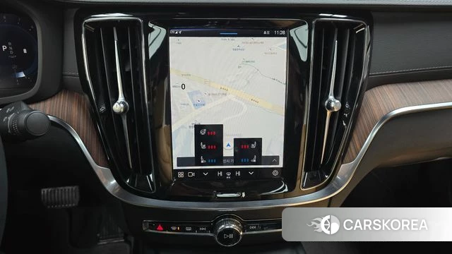 Volvo S60 3rd generation 2023 Белый из Кореи, фото 5