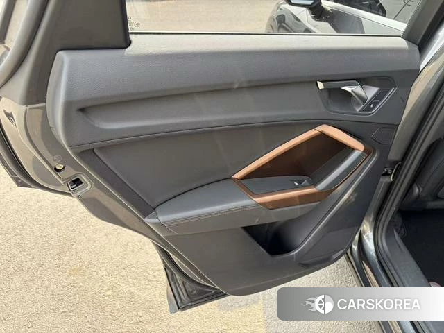 Audi Q3 2022 Темно-серый из Китая, фото 5