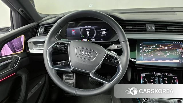 Audi e-Tron 2021 Белый из Кореи, фото 5