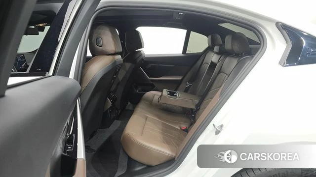 BMW 5 Series (G60) 2025 Белый из Кореи, фото 5