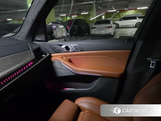 BMW X7 (G07) 2024 Черный из Кореи, фото 5