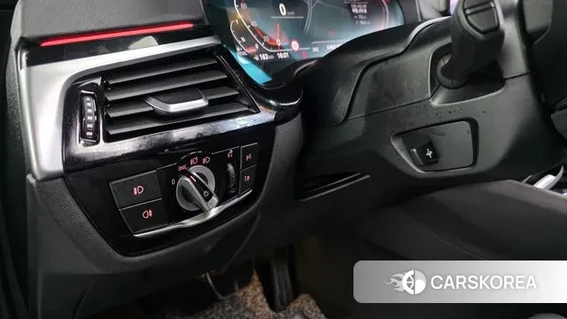 BMW 5 Series (G30) 2020 Серебристо-серый из Кореи, фото 5