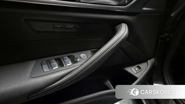 BMW 5 Series (G30) 2022 Серый из Кореи, фото 5