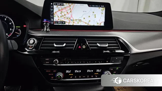 BMW 5 Series (G30) 2018 Светло-серебряный цвет из Кореи, фото 5