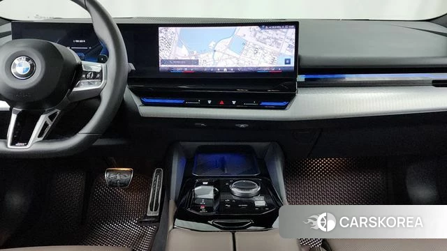 BMW 5 Series (G60) 2023 Черный из Кореи, фото 5