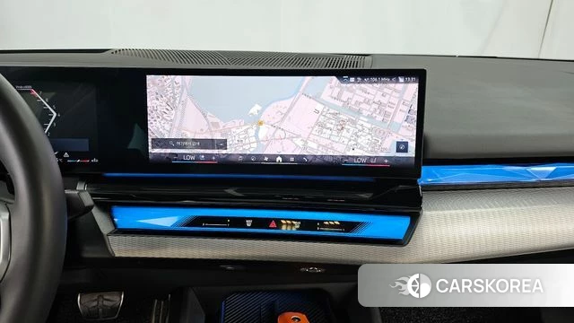 BMW 5 Series (G60) 2025 Светло-серебряный цвет из Кореи, фото 5