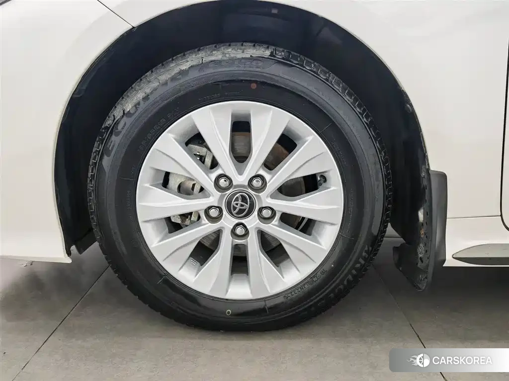 Toyota Corolla 2023 Белый из Китая, фото 5