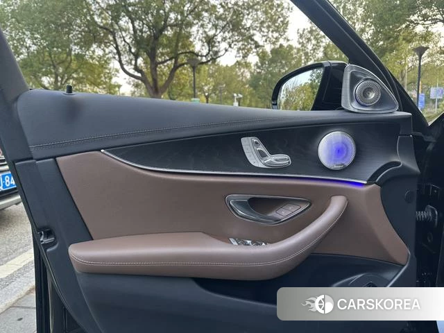 Mercedes-Benz E-class (imported) 2022 Черный из Китая, фото 5