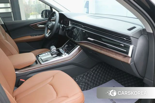 Audi Q7 2025 Черный из Китая, фото 5