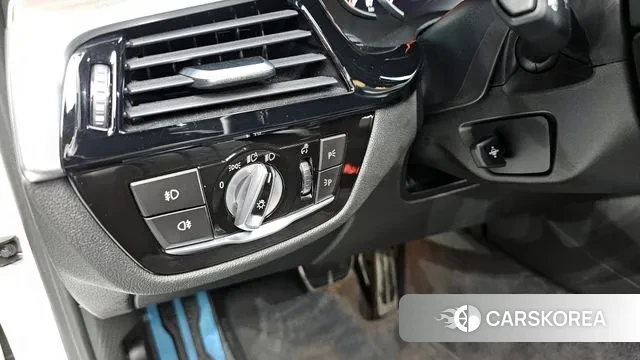 BMW 5 Series (G30) 2018 Белый из Кореи, фото 5