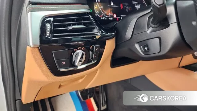 BMW 5 Series (G30) 2022 Белый из Кореи, фото 5