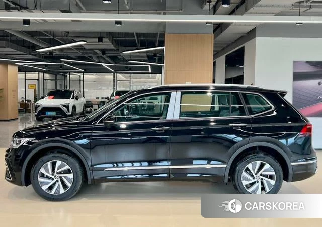 Volkswagen Tiguan L PHEV 2025 Черный из Китая, фото 5