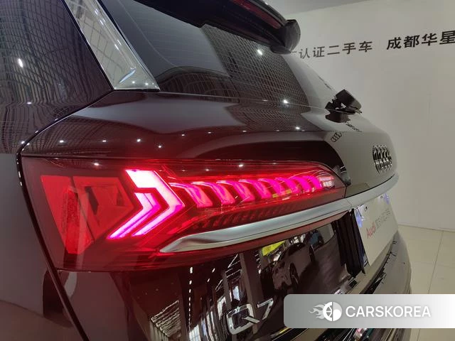 Audi Q7 2022 Черный из Китая, фото 5
