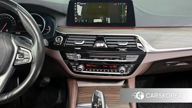 BMW 5 Series (G30) 2018 Светло-серебряный цвет из Кореи, фото 5