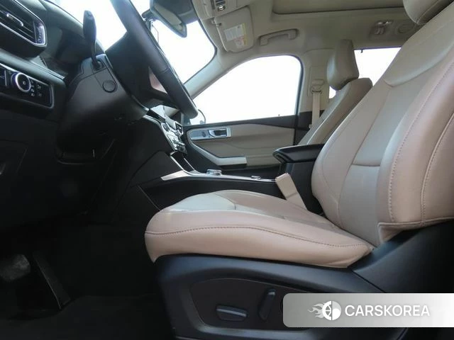 Ford Explorer 6th Generation 2023 Белый из Кореи, фото 5