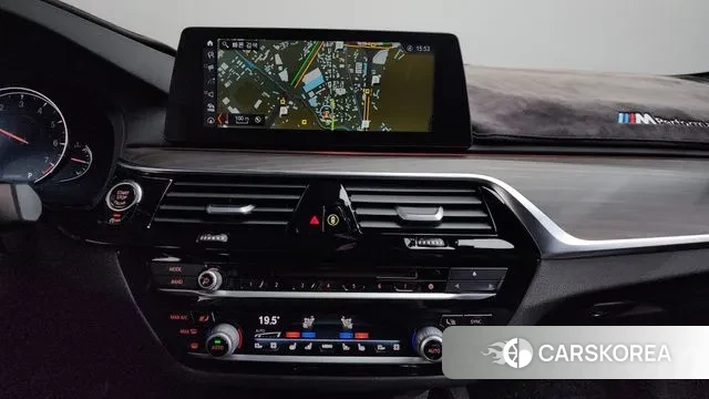 BMW 5 Series (G30) 2018 Белый из Кореи, фото 5