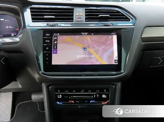 Volkswagen Tiguan Allspace 2023 Белый из Кореи, фото 5
