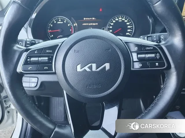 Kia Seltos 2022 Белый из Кореи, фото 5