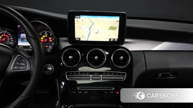 Mercedes-Benz C-Class W205 2018 Белый из Кореи, фото 5