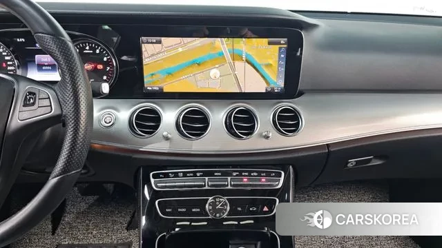 Mercedes-Benz E-Class W213 2018 Белый из Кореи, фото 5