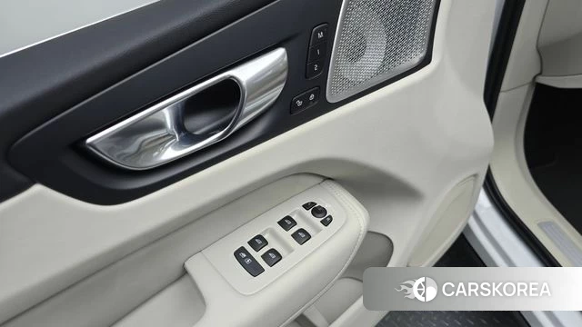 Volvo XC60 second Generation 2025 Белый из Кореи, фото 5