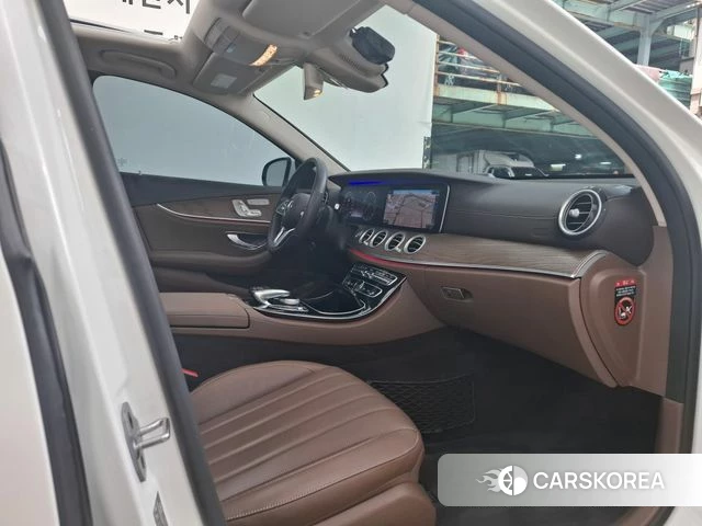 Mercedes-Benz E-Class W213 2018 Белый из Кореи, фото 5