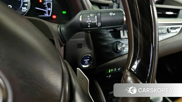 Lexus ES300h 7th generation 2019 Серебристо-серый из Кореи, фото 5
