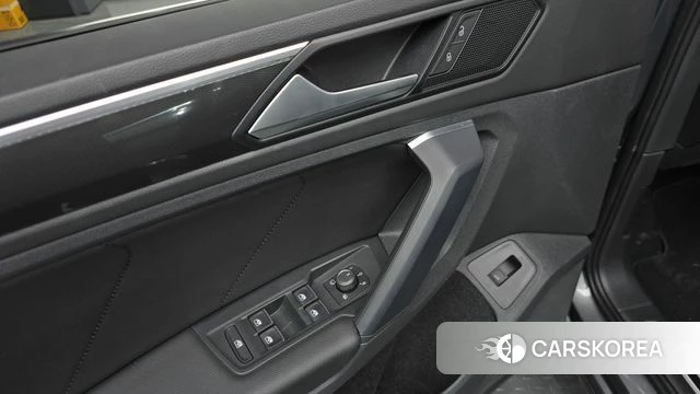 Volkswagen Tiguan second Generation 2020 Серый из Кореи, фото 6