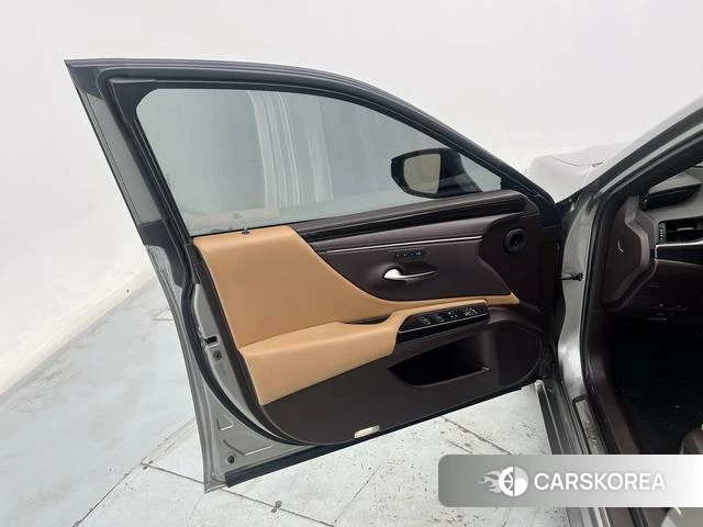 Lexus ES 2021 Серебристо-серый из Китая, фото 6