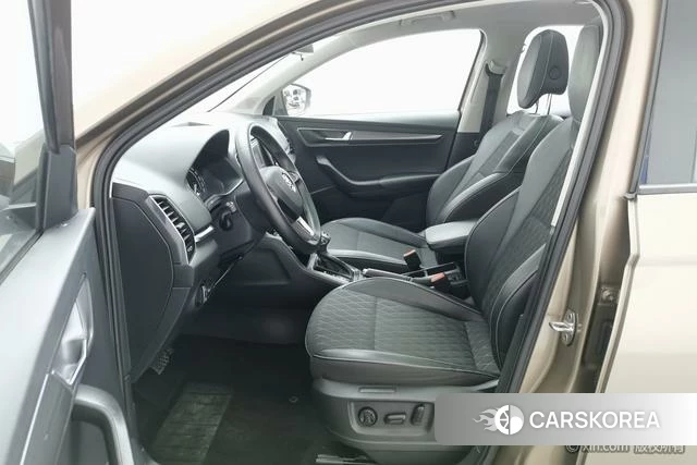 Skoda Krok 2021 Желтый из Китая, фото 6