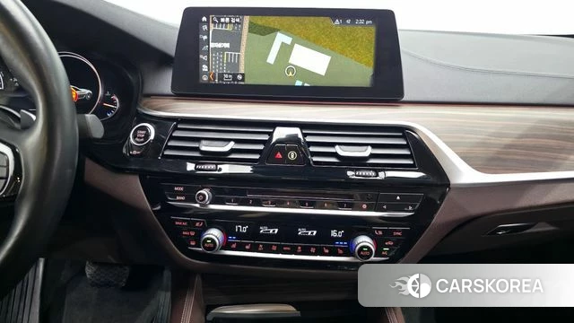 BMW 5 Series (G30) 2018 Белый из Кореи, фото 6