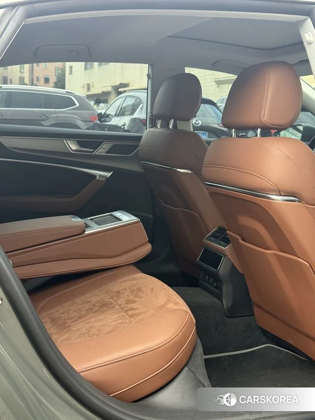 Audi A7L 2024 Темно-серый из Китая, фото 6