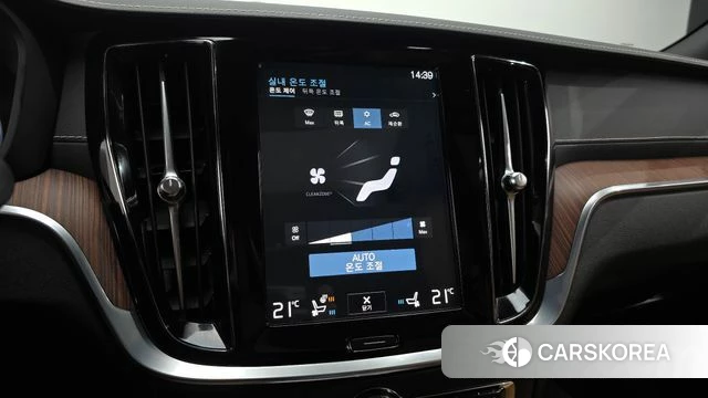 Volvo S60 3rd generation 2021 Белый из Кореи, фото 6