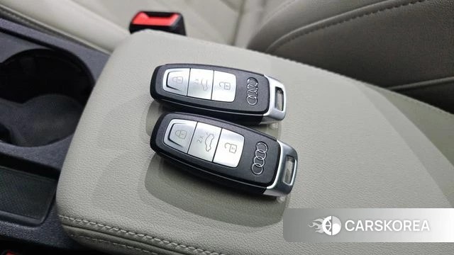 Audi A3 (8Y) 2023 Белый из Кореи, фото 6