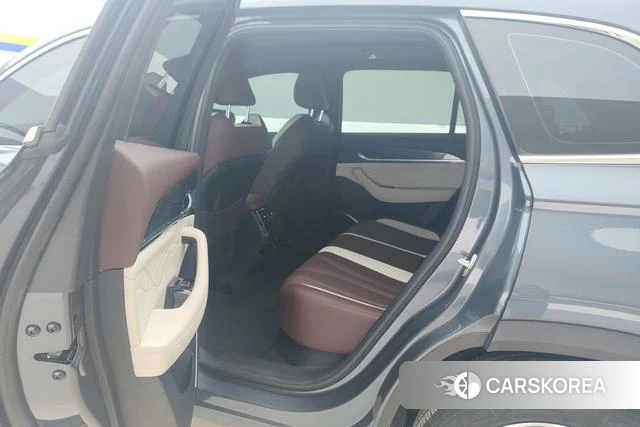 Geely Automobile Xingyue L 2024 Темно-серый из Китая, фото 6