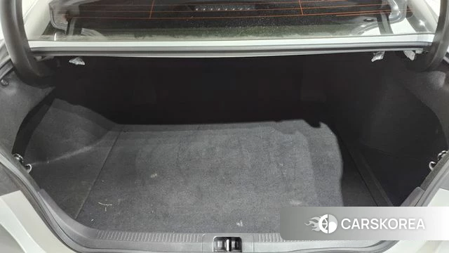 Toyota Camry (XV70) 2023 Белый из Кореи, фото 6