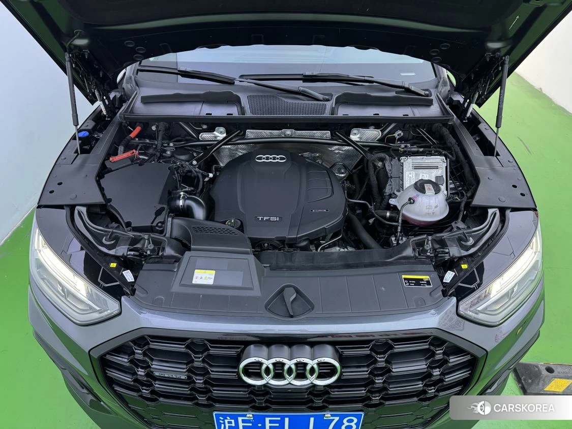 Audi Q5L 2021 Темно-серый из Китая, фото 6