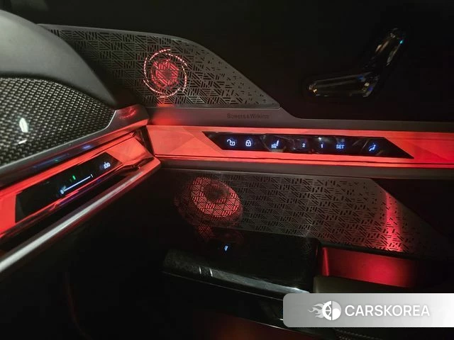 BMW 7 Series (G70) 2023 Светло-серебряный цвет из Кореи, фото 6