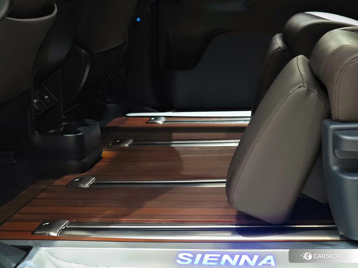 Toyota Saina 2021 Серебристо-серый из Китая, фото 6