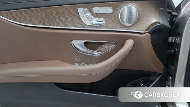 Mercedes-Benz E-Class W213 2021 Серебряный из Кореи, фото 6