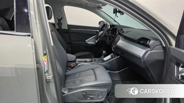 Audi Q3 (F3) 2020 Серый из Кореи, фото 6