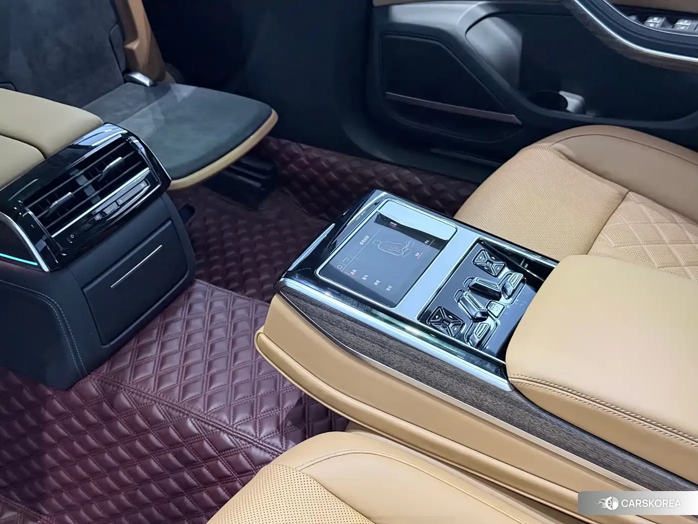 Audi A8 2024 Черный из Китая, фото 6