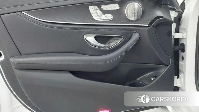 Mercedes-Benz E-Class W213 2023 Белый из Кореи, фото 6