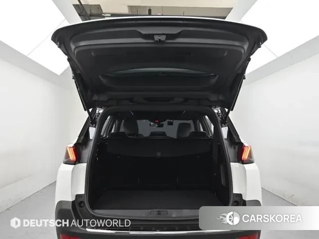 Peugeot 5008 second generation 2023 Белый из Кореи, фото 6