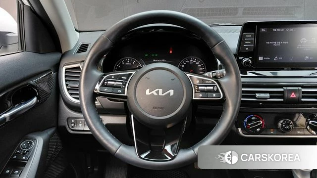 Kia Seltos 2022 Белый из Кореи, фото 6