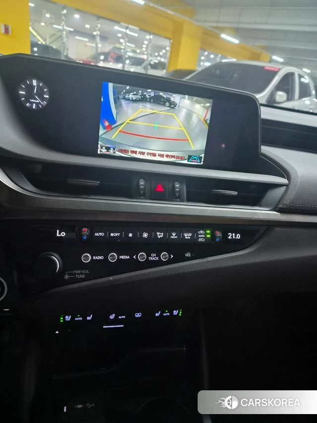 Lexus ES300h 7th generation 2018 Песочный из Кореи, фото 6